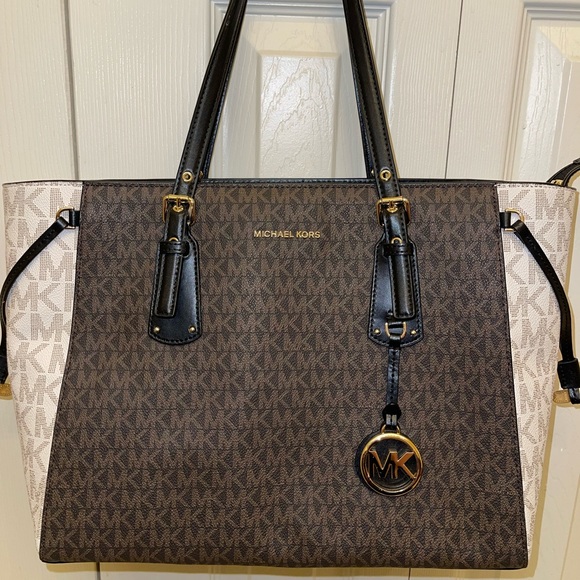 Michael Kors Handbags - Voyager Medium Tote Bag